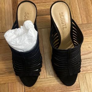 Schutz Size 7 black sandal